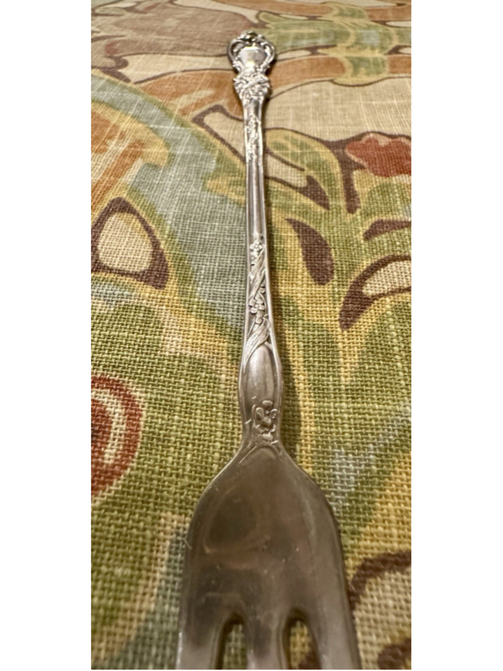 Antique 1835 R Wallace HIBISCUS Silverplate Lettuce Fork Monogram P - Picture 4 of 6